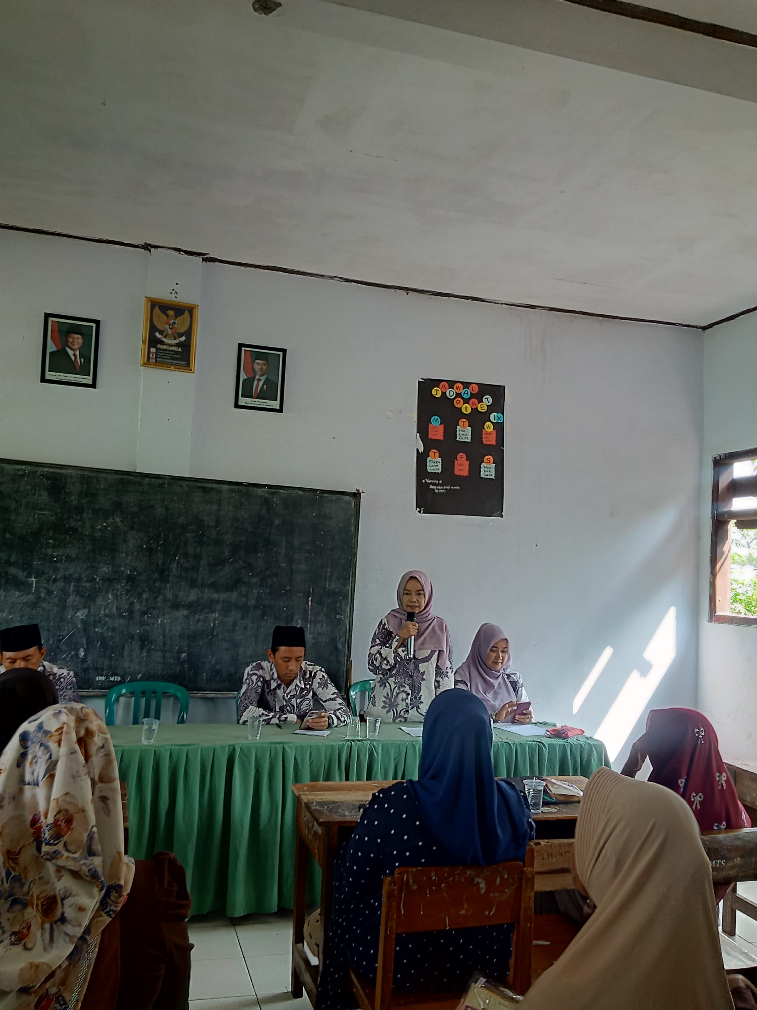 Rapat Wali Murid MTs Miftahul Huda Kalirejo 