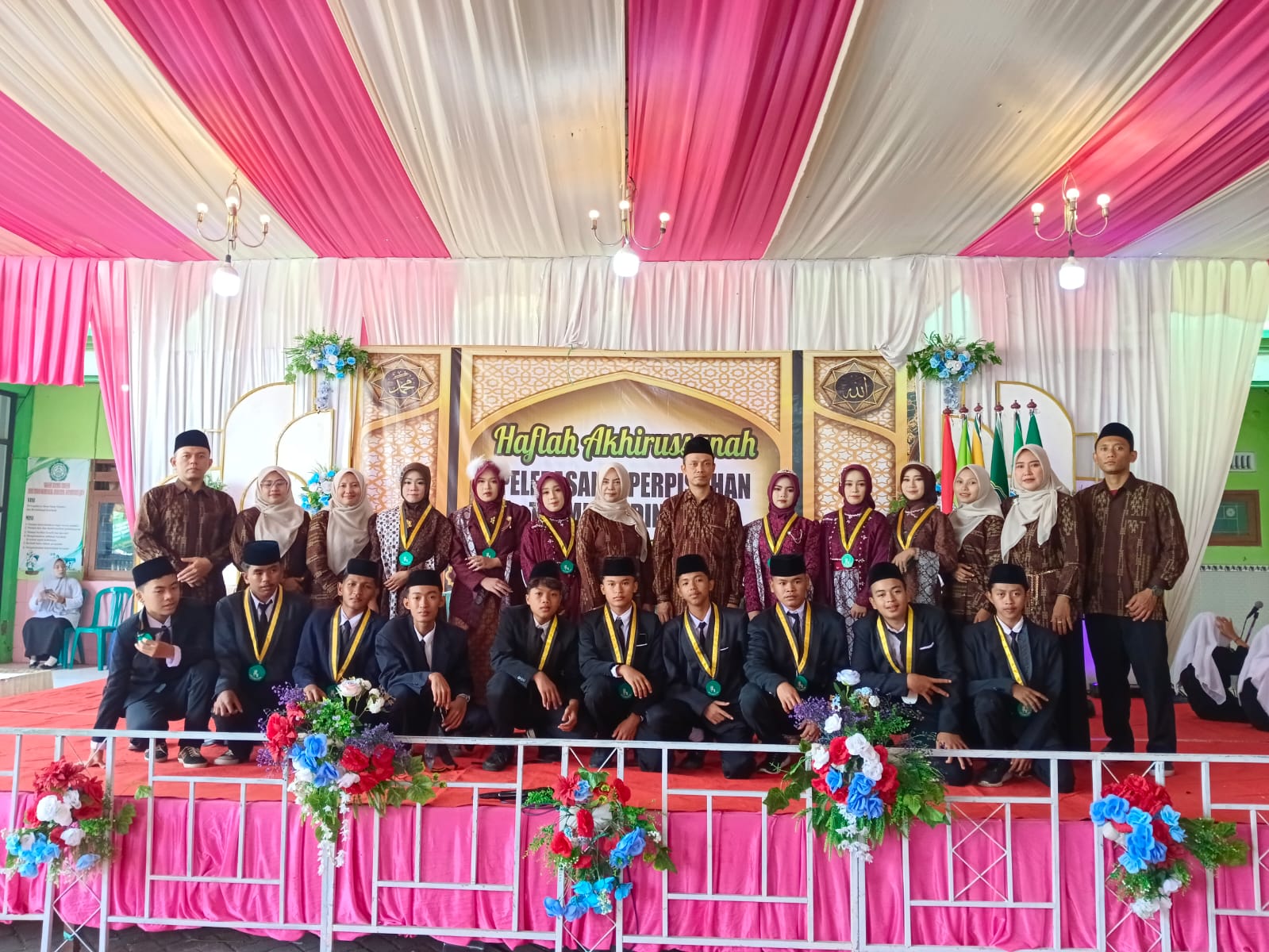 Gambar Prosesi Wisuda Haflah Akhirissanah 2026 Yayasan Pendidikan dan Sosial Miftahul Huda Kalirejo Berlangsung Khidmat dan Penuh Haru